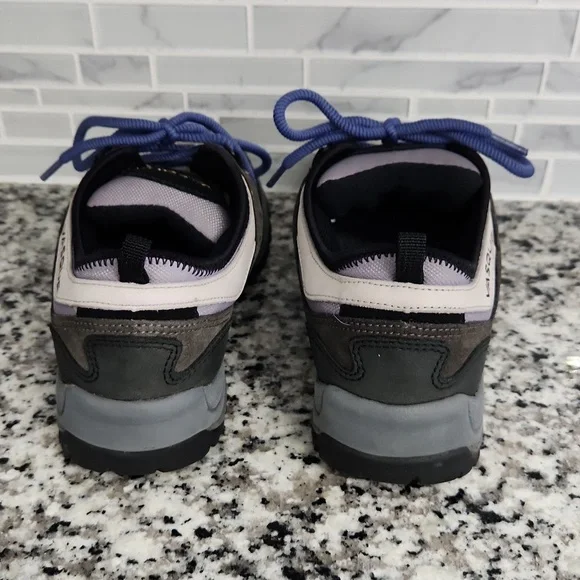 Women's Gray & Black Vasque Ankle Hiking Boots / Trail Running Shoes sz 8.5 - Picture 4 of 6